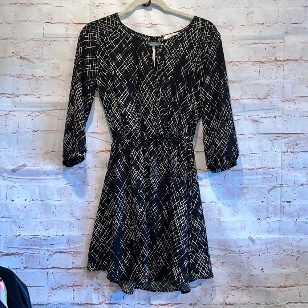 LUSH dress splice neckline black white abstract print 3/4 sleeves knee length S